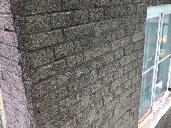 Czyszczenie elewacji klinkierowej - efekt hydropiaskowania