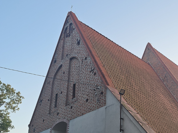 Czyszczenie elewacji klinkierowej - efekt hydropiaskowania